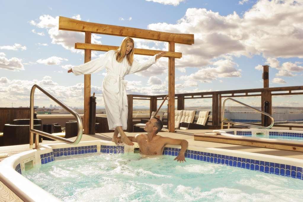 Acclaim Hotel By Clique YYC Eksteriør billede