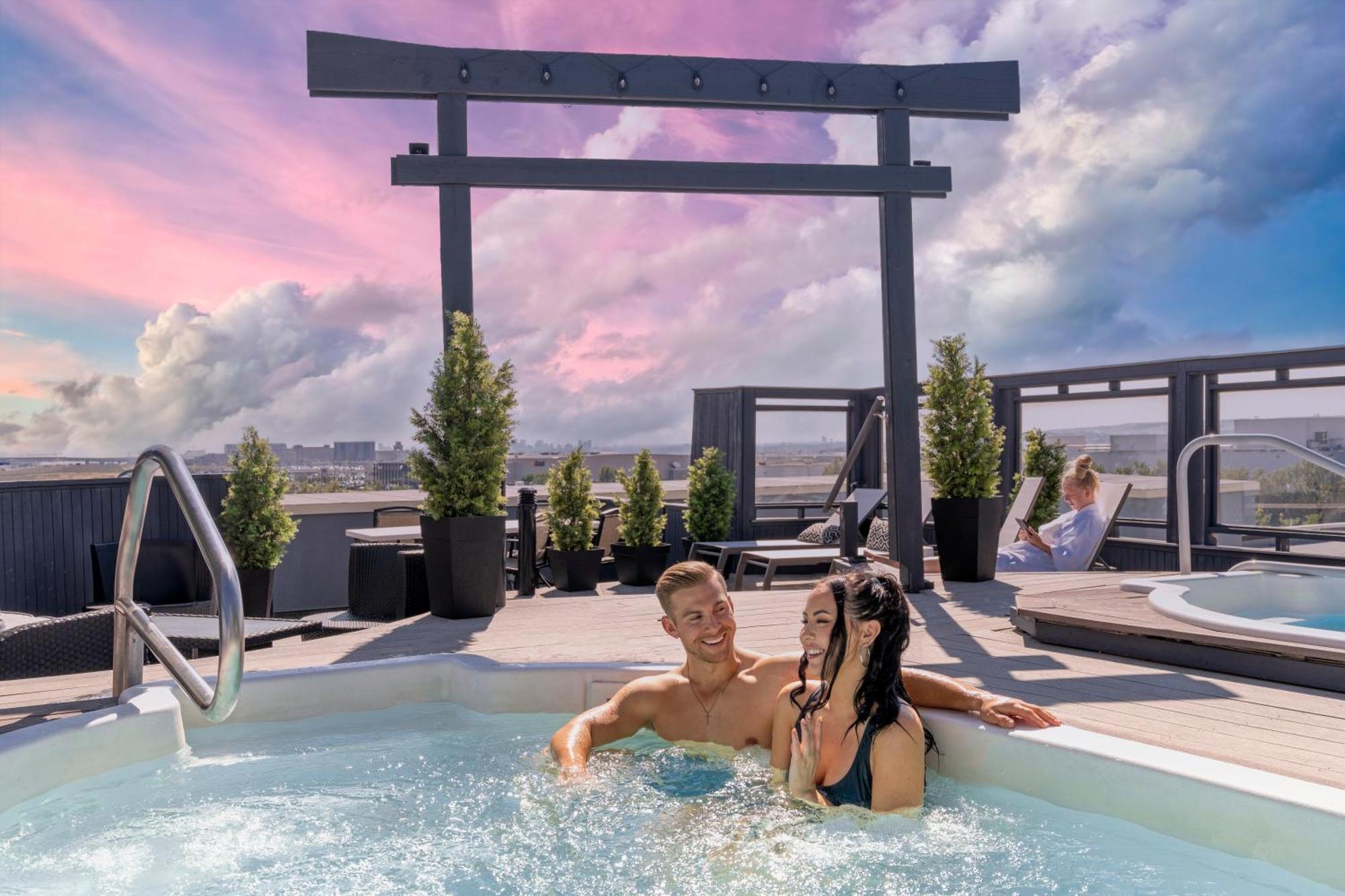 Acclaim Hotel By Clique YYC Eksteriør billede